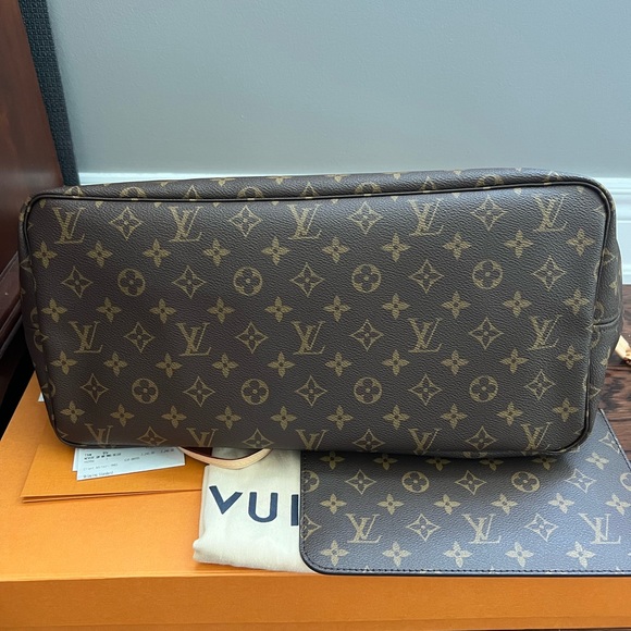 SOLD Authentic Louis Vuitton Neverfull GM with Pouch - Picture 7 of 10